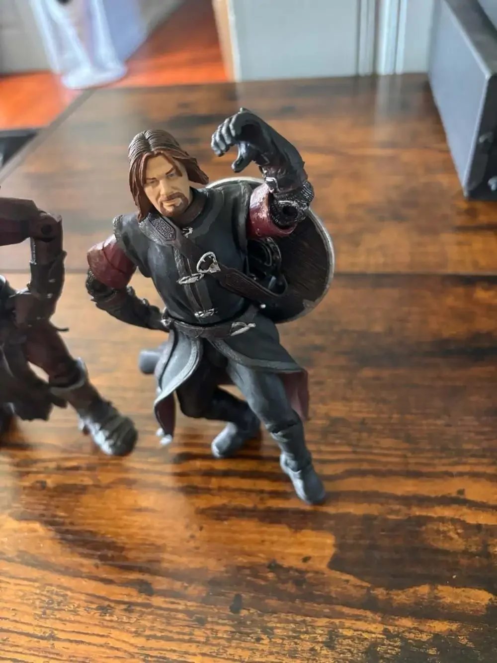 ToyBiz Lord of the Rings Aragorn and Uruk-Hai Lurtz 7-Inch Action Figures Lot